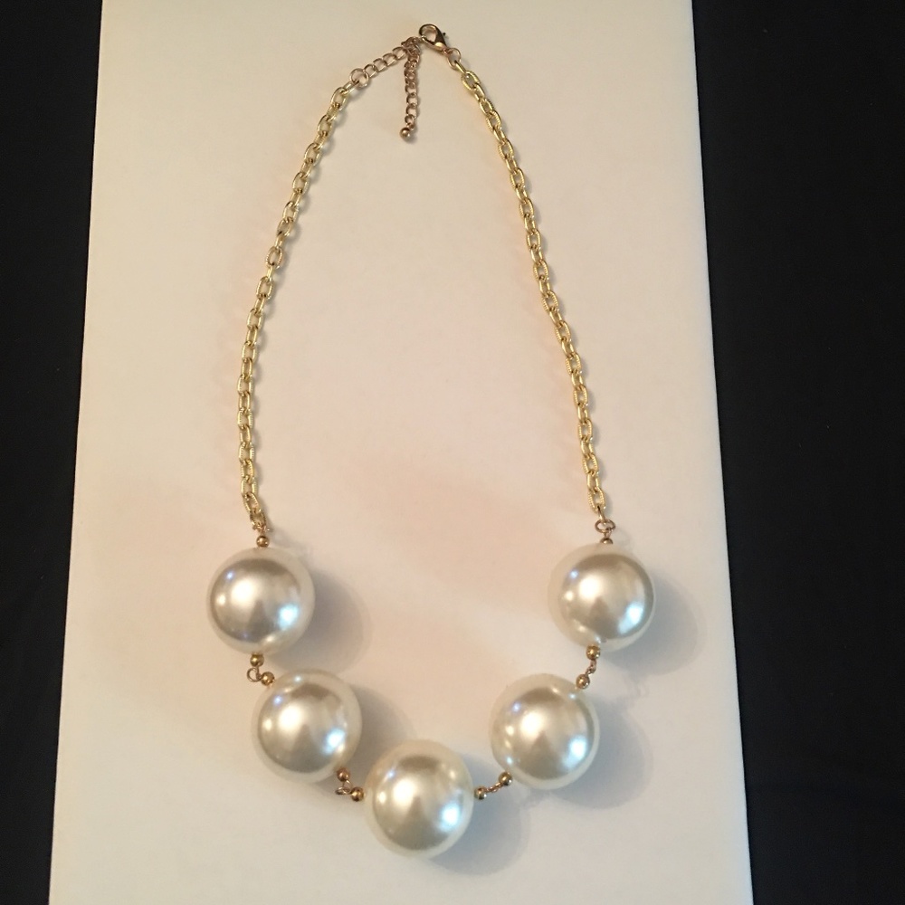 Oversized Faux Pearl Necklace